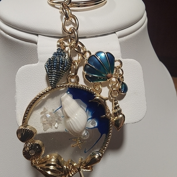 Shell Keychain - Picture 2 of 3